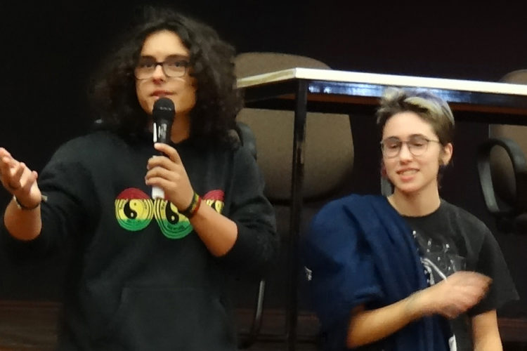 Colégio debate “Intervenção Militar