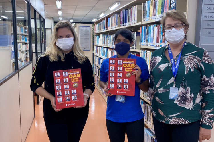 Fundação Santo André recebe doação de livros para o curso de Direito