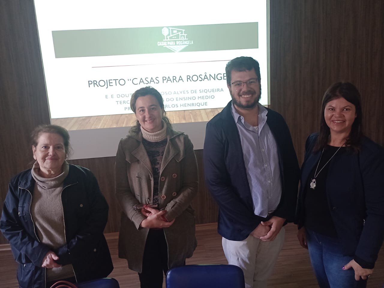 Você está visualizando atualmente Professoras do Curso de Arquitetura e Urbanismo da Fundação Santo André participam de atividade na Escola Estadual Dr. Generoso Alves de Siqueira