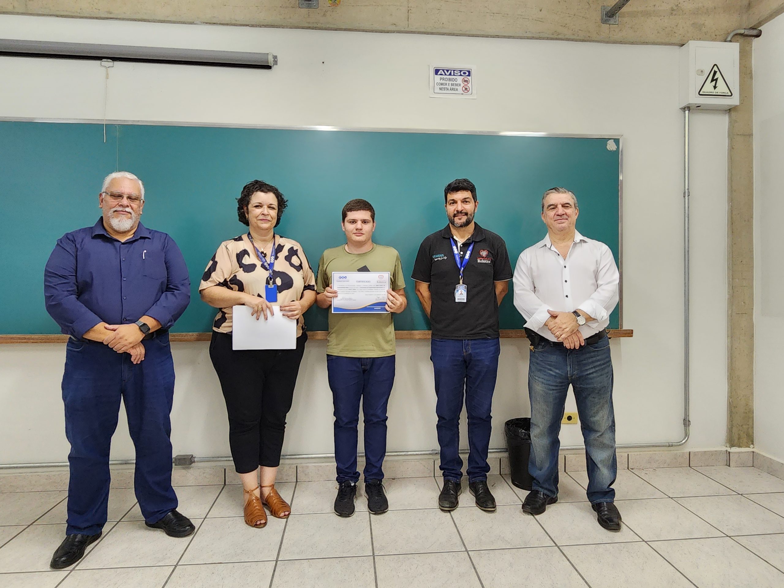 Você está visualizando atualmente Alunos da Fundação Santo André recebem certificado de Treinamento em Robótica Industrial