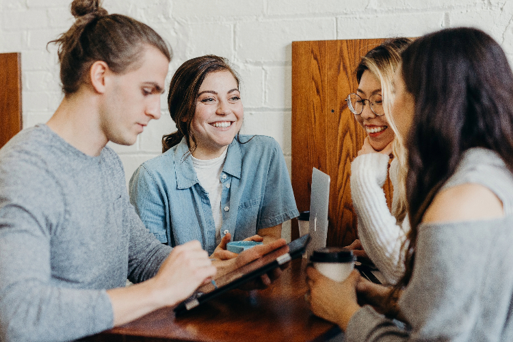 Networking é uma das vantagens de fazer uma pós-graduação