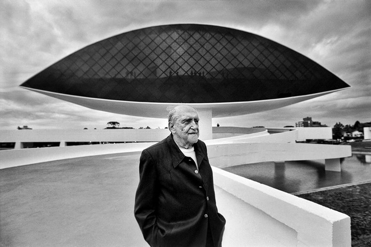 Oscar Niemeyer é um dos arquitetos brasileiros mais famosos mundialmente