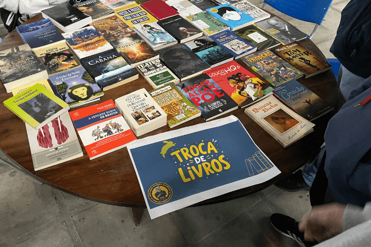Doações também podem ser feitas durante troca de livros da Atlética da Fundação Santo André