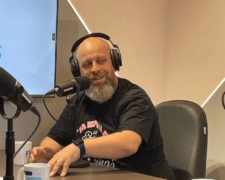 Podcast da Fundação Santo André recebe Professor Noslen, dono do maior canal de Língua Portuguesa do mundo
