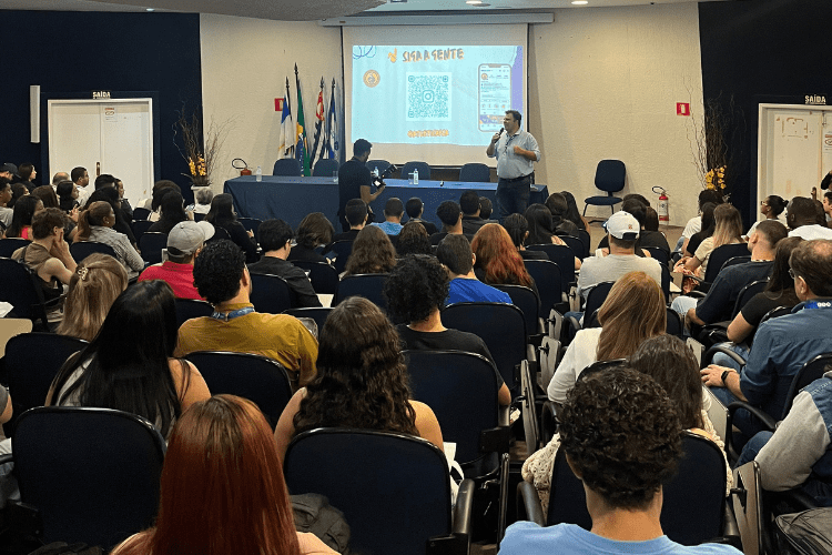 Profº Dr. Rodrigo Cutri recepciona os novos alunos durante a Recepção de Calouros da Fundação Santo André