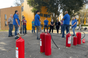 FSA promove treinamento de manuseio de extintores para colaboradores