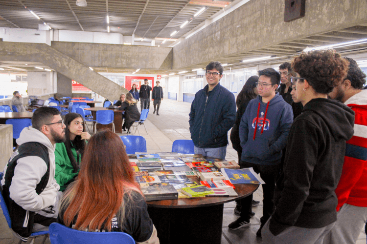 Troca de livros da Atlética da Fundação Santo André acontece durante 13ª Semana da Psicologia