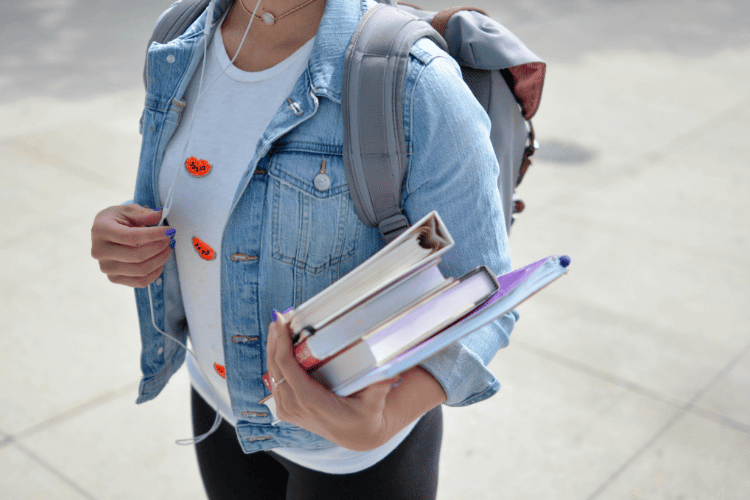 O vestibular é a primeira etapa na preparação para a vida universitária 
