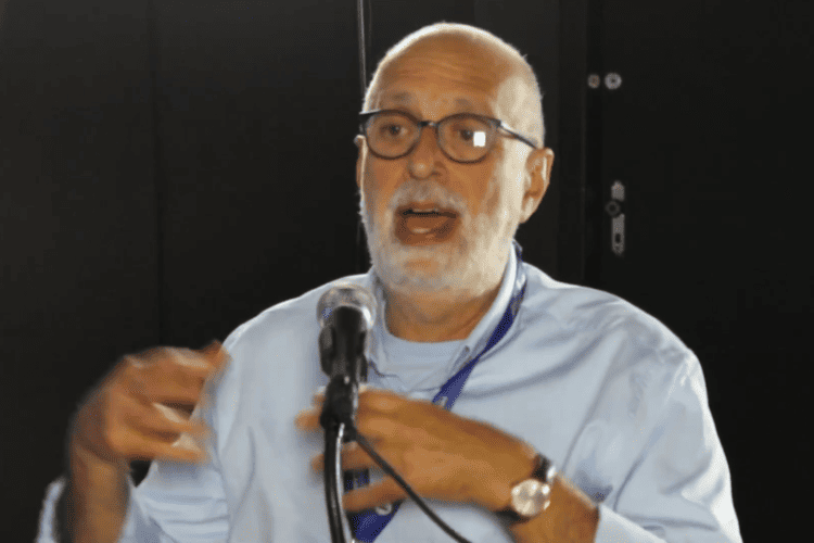 O Profº Me. Enrique Staschower, coordenador do curso de Arquitetura e Urbanismo, foi o mediador do 3º episódio do FSA em Ação