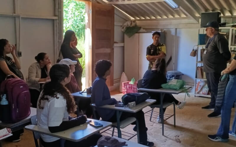 Visita aos bairros pós-balsa e aldeia indígena