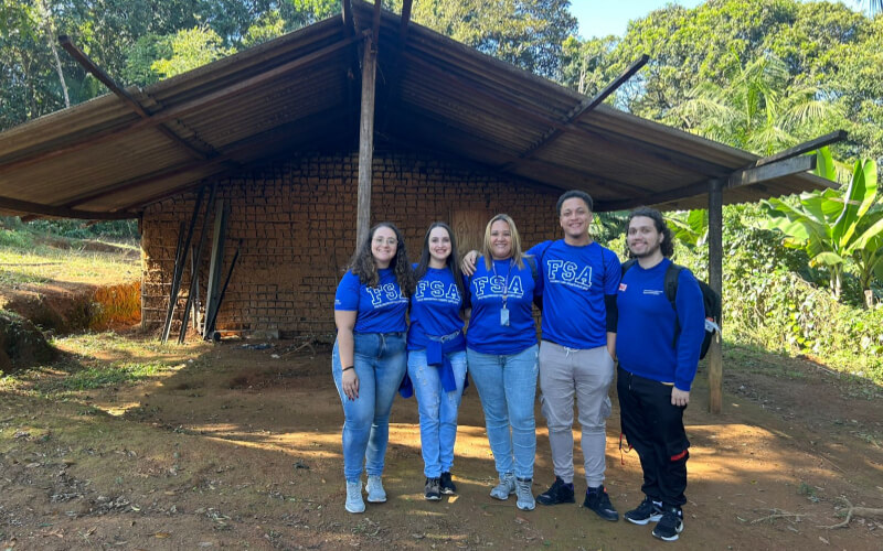 Visita aos bairros pós-balsa e aldeia indígena