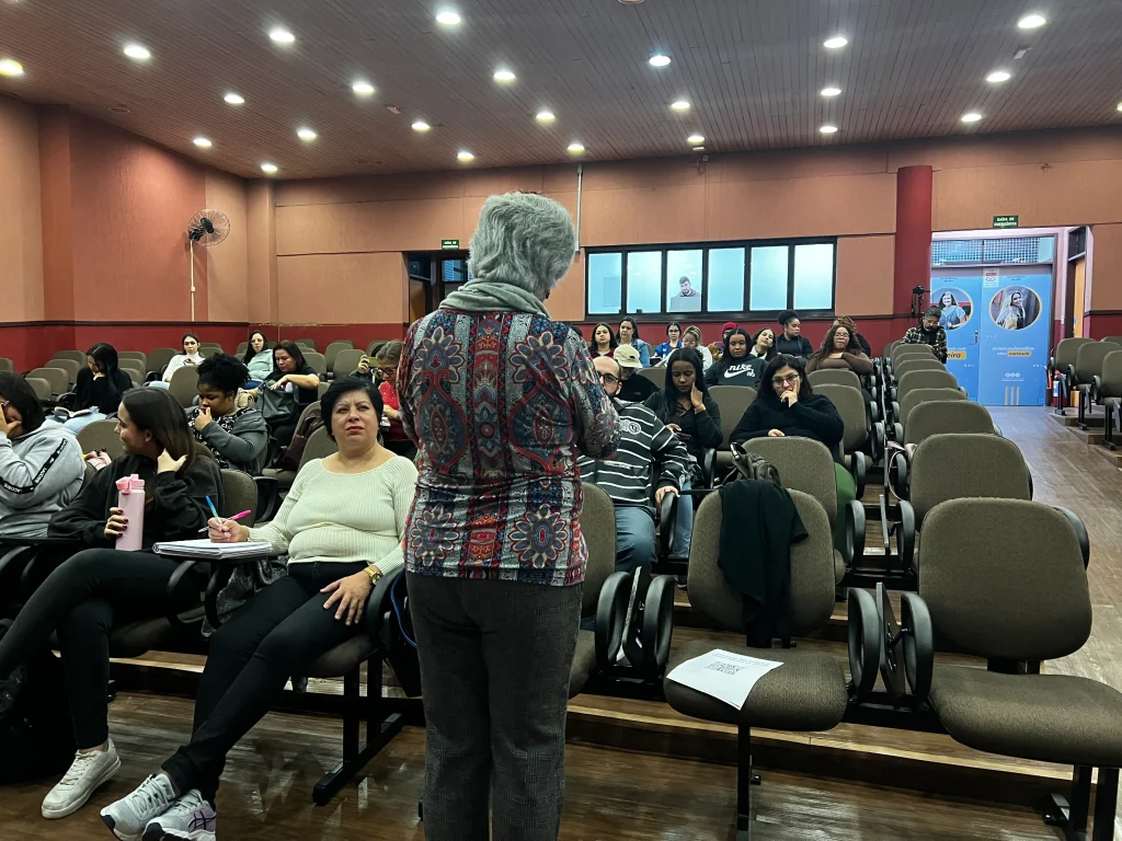 Leia mais sobre o artigo Vale a pena começar faculdade depois dos 30? Vantagens