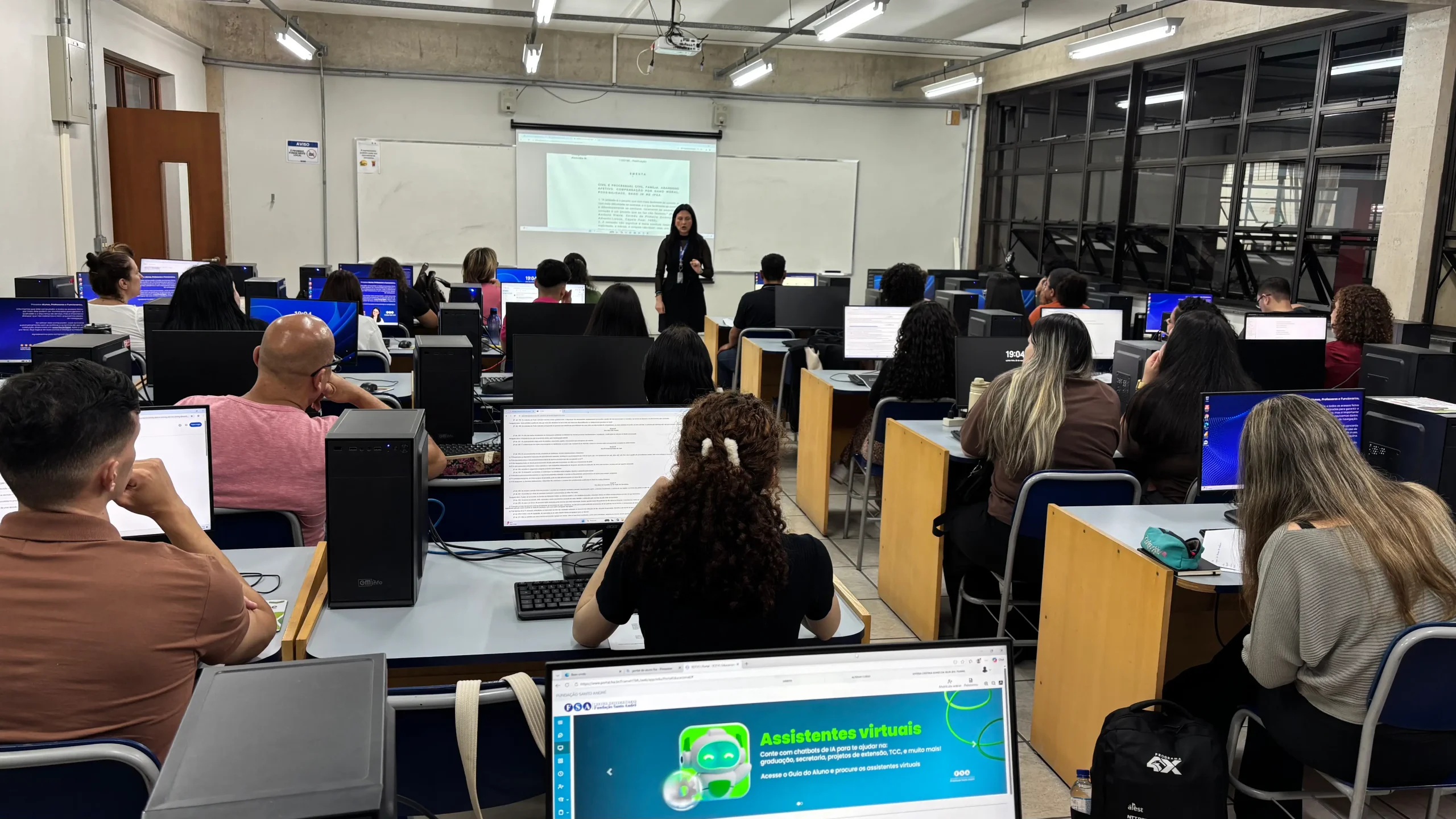 Leia mais sobre o artigo Como é a vida universitária na prática: o que esperar da faculdade