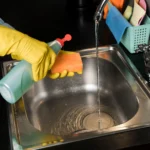 Detergentes contaminados: quais os riscos à saúde?
