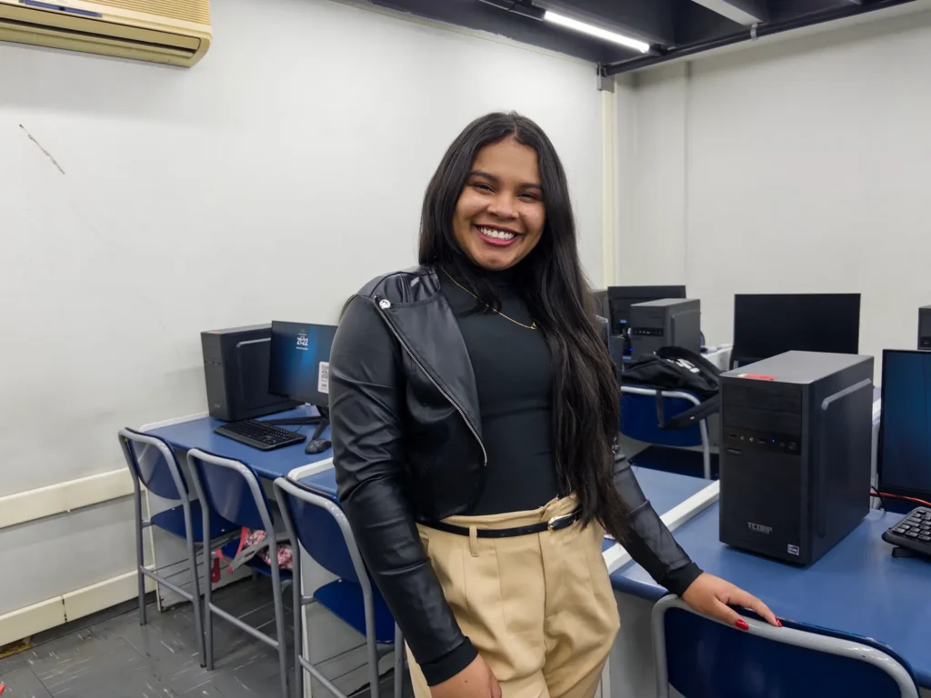 Leia mais sobre o artigo Tecnologia no trabalho: como as empresas estão mudando